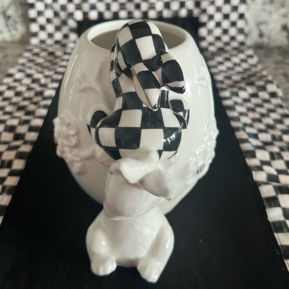 MacKenzie-Childs White Rabbit Ceramic Climbing Bunnies Vase. 1 small flaw. 🐰 - Picture 5 of 16